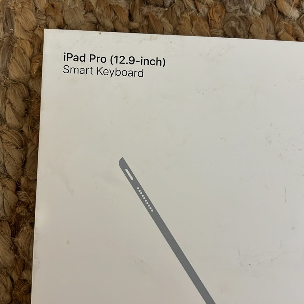 IPad Pro Smart Keyboard - in Original Packaging. Used 5-6 times. - Picture 5 of 6